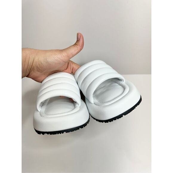 P448 Slides Size US 7 New With Box Womens White‎ Color Summer Sandals - Picture 8 of 12
